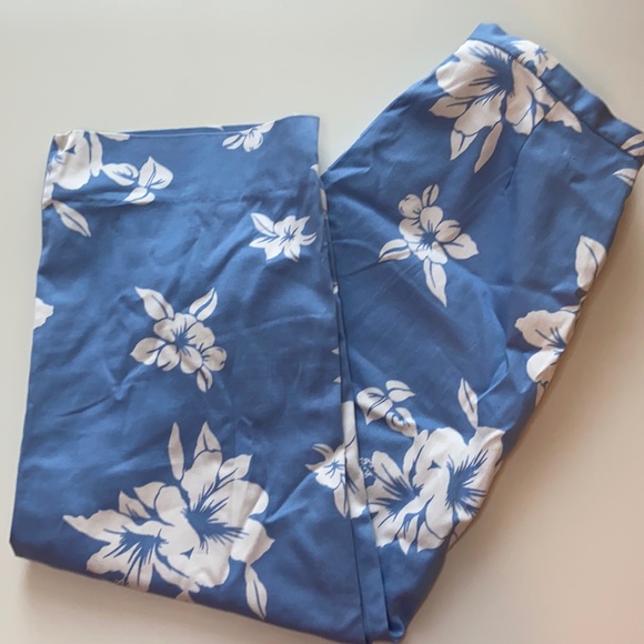 Sutton Studio Pants - Sutton Studio Blue Floral Capris